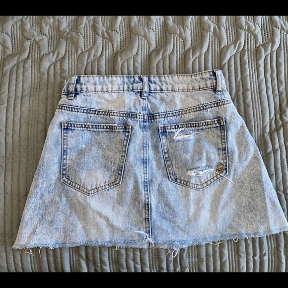 Selling a Jean skirt, size 1 - Picture 2 of 2